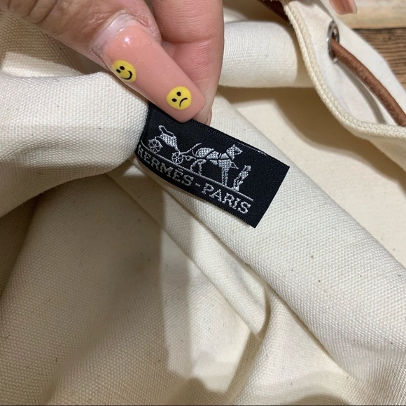 Hermès
Bucket Drawstring Off White Canvas Shoulder Bag - Picture 6 of 10